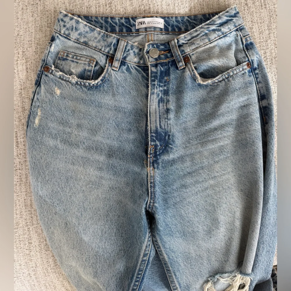Zara - Distressed Denim Jeans - Picture 6 of 7